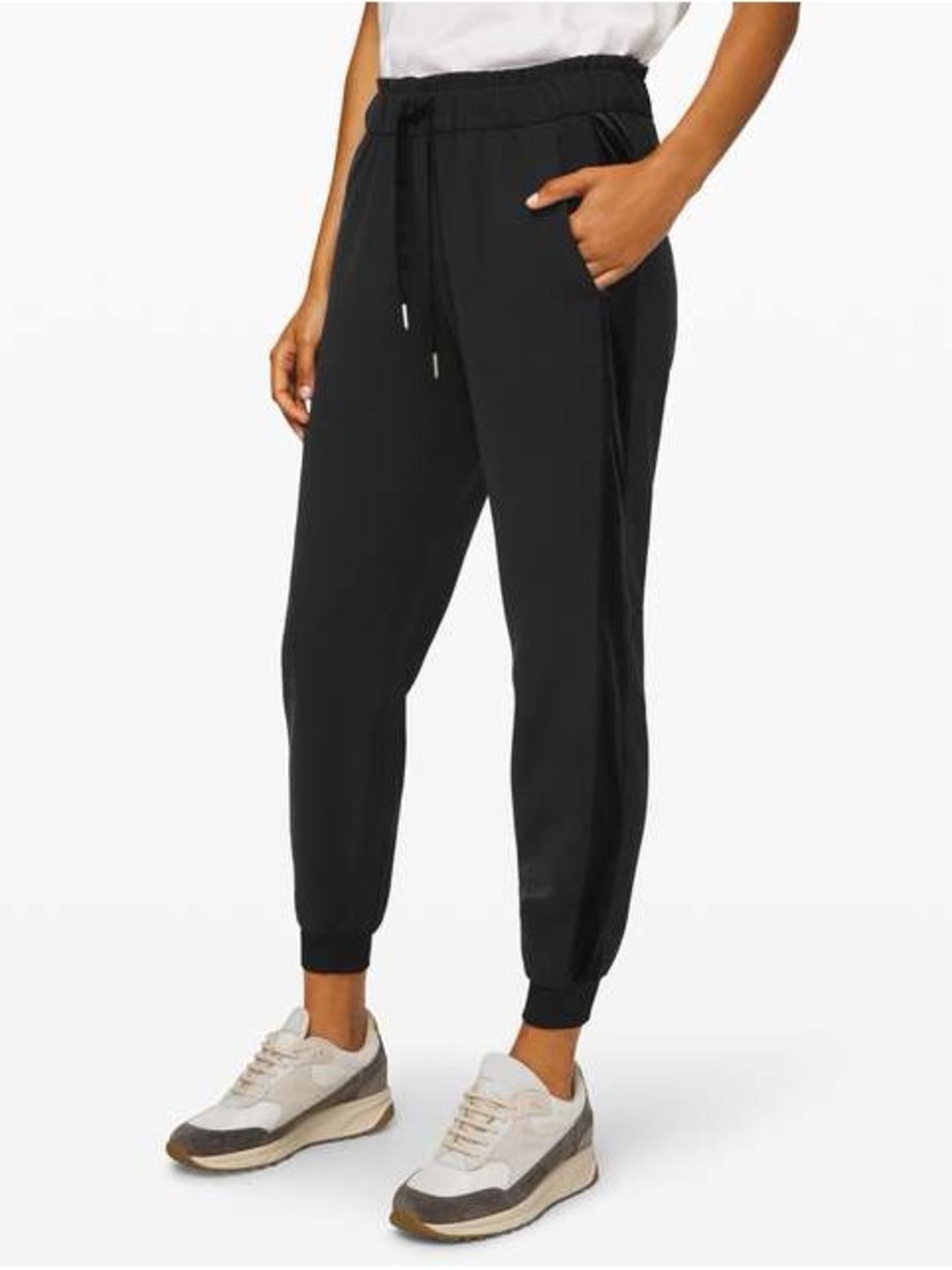 Lululemon On the Fly Jogger *Velvet Trim
Black / Black sz 4 rsmp $148